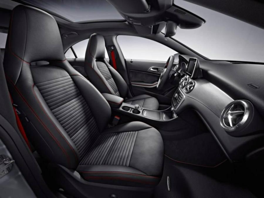  Mercedes-Benz CLA250 Sport Package Plus 2014 года  (фото 4 из 5)